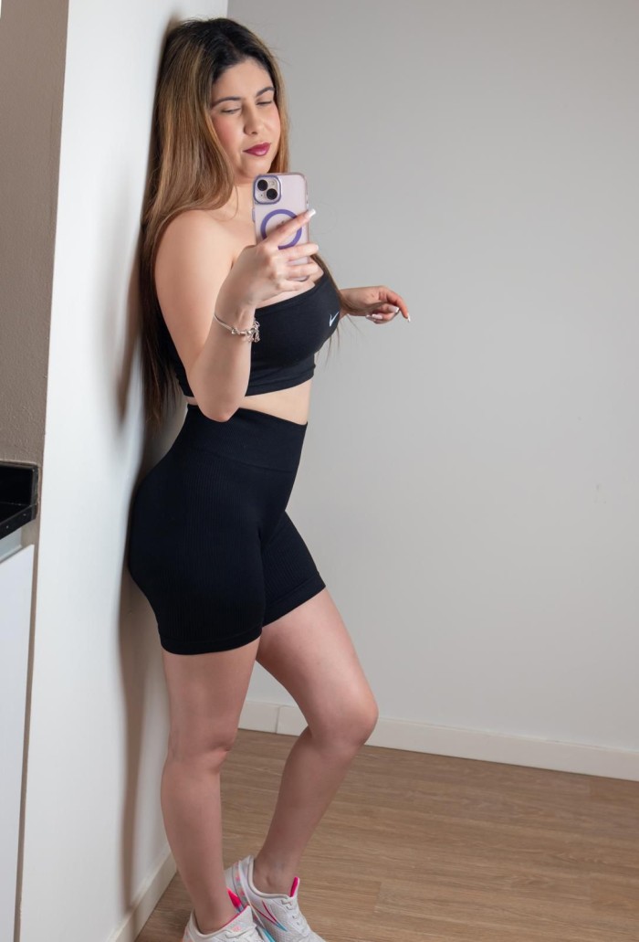 VEN A ROSAR TU POLLA POR MI CLITORIS