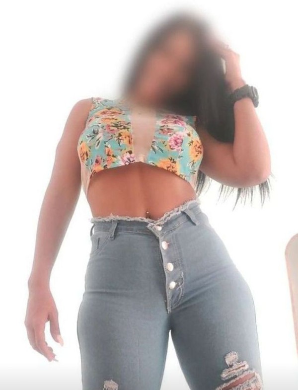 LORENA MORENITA FOGOSA,  Y DE BUEN ROLLO ( GRIEGO)