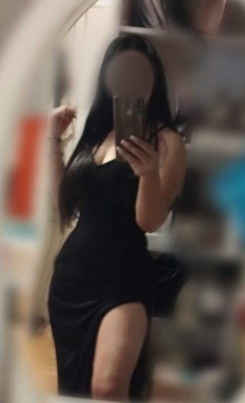 DELICIOSA ENTREGADA CACHONDA DESEOSA DE PLACER