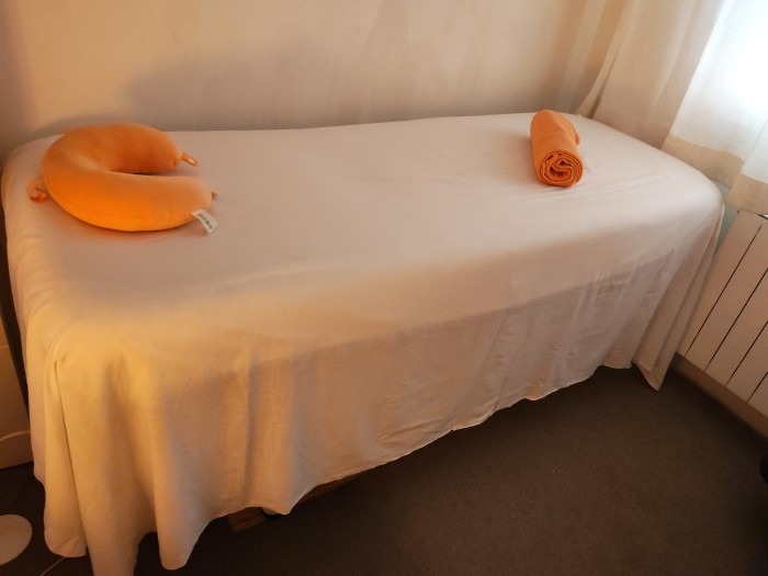 Masajes en camilla profesional descontracturantes 100€