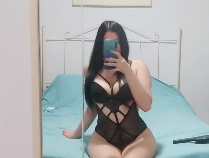 Chica muy linda por la zona