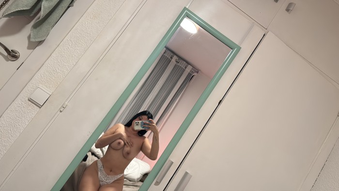 Chica muy linda por la zona