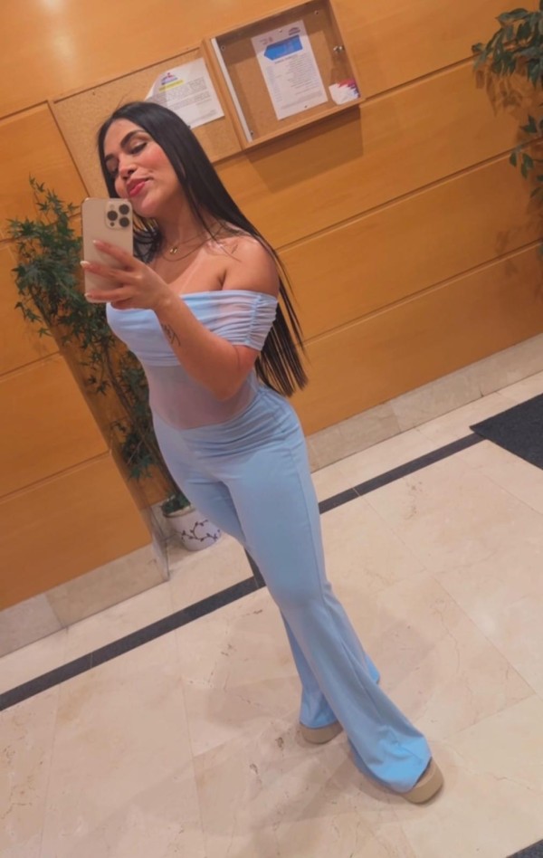 JOVENCITA COLOMBIANA CON CURVAS ENCANTADORAS