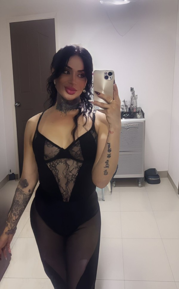 BLANQUITA, FEMENINA Y FIESTERA «VERSÁTIL» NOVEDAD EN TALAVERA DE LA REINA