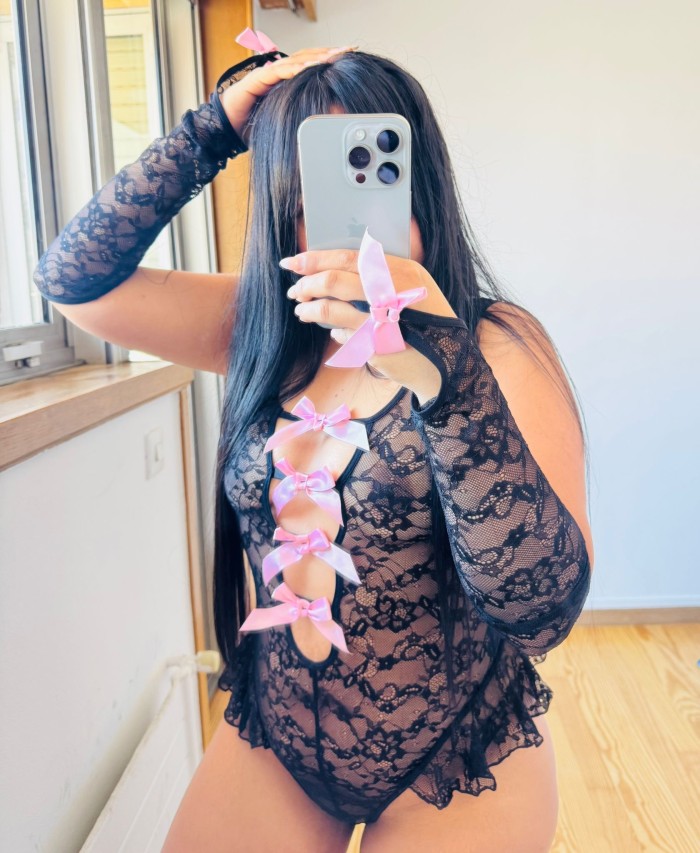 Jovencita juguetona nueva en la ciudad