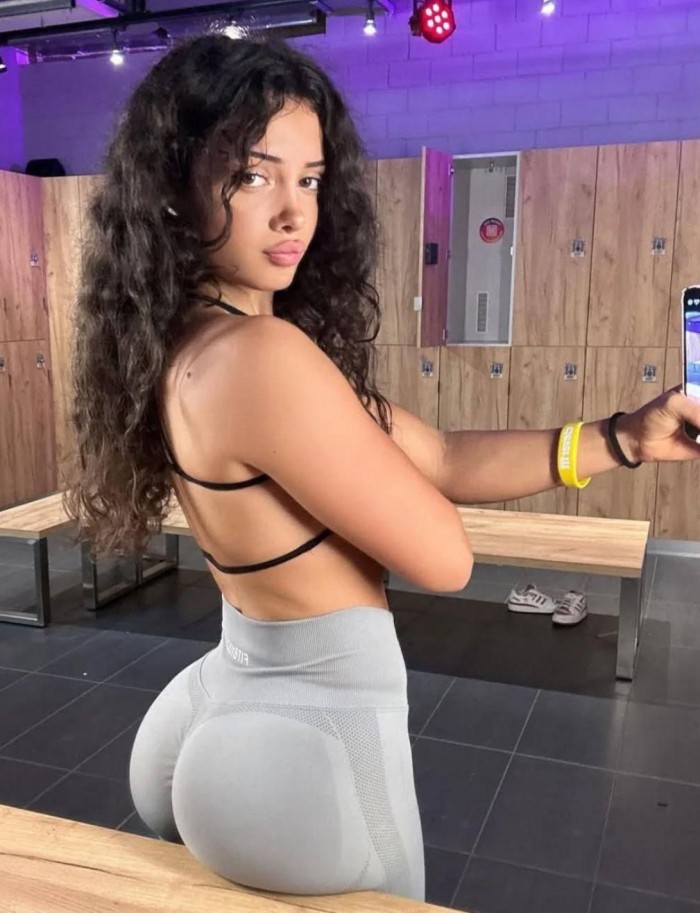 Chica jovencita por primera vez en Castellon