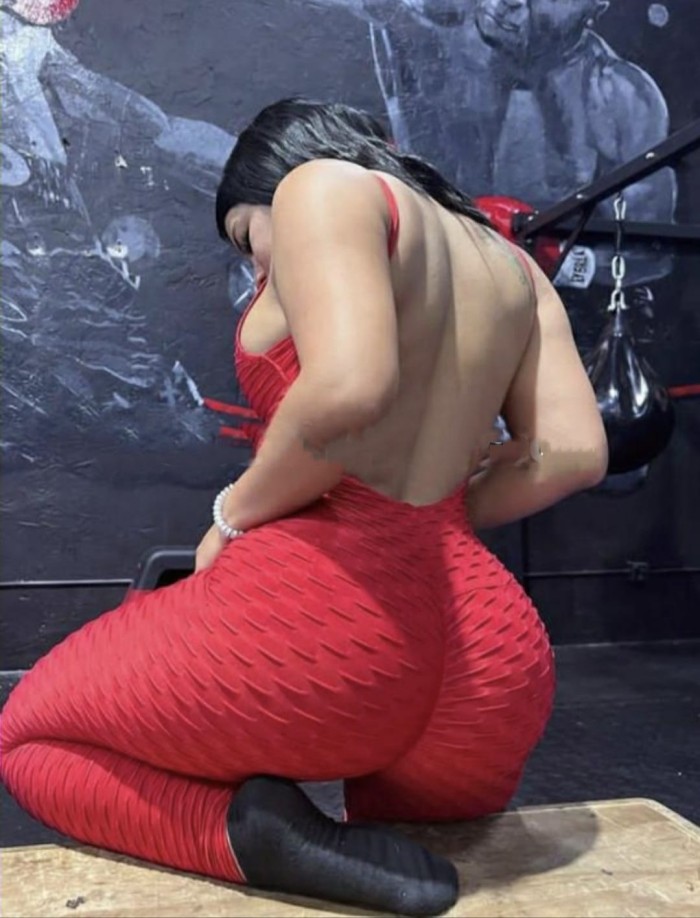 Karla cachonda con ganas de pasar un buen momento