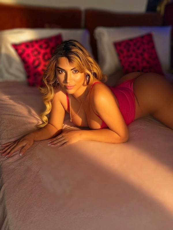 Novedad, impresionante trans rubia de lujo