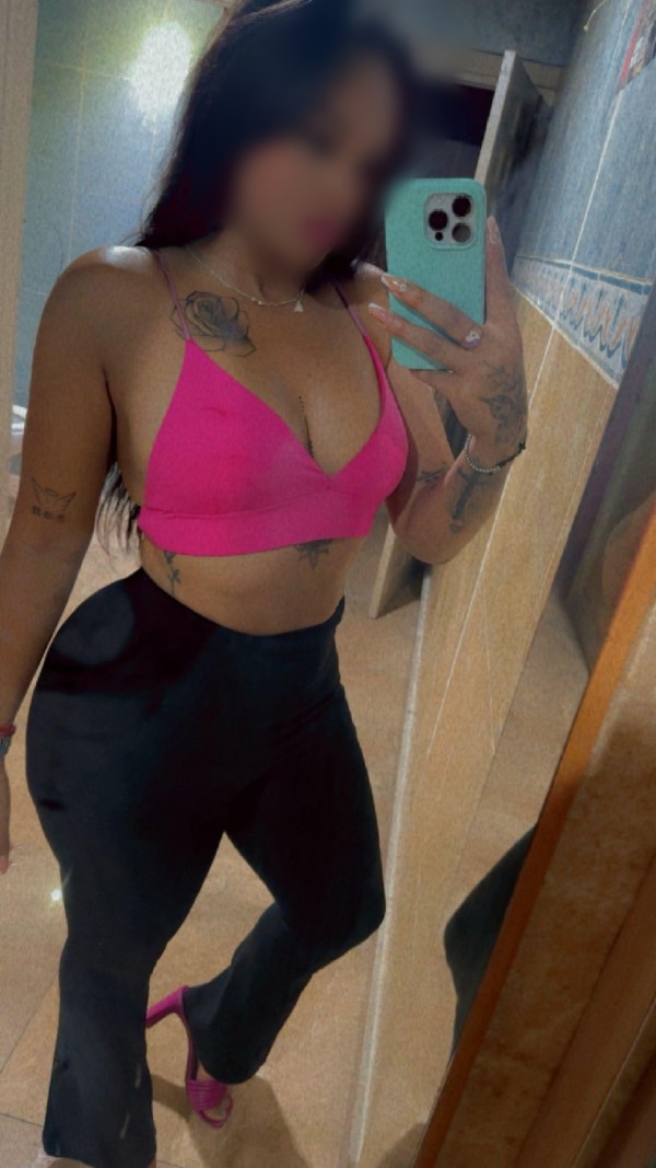 Sara colombiana hermosa y muy fiestera