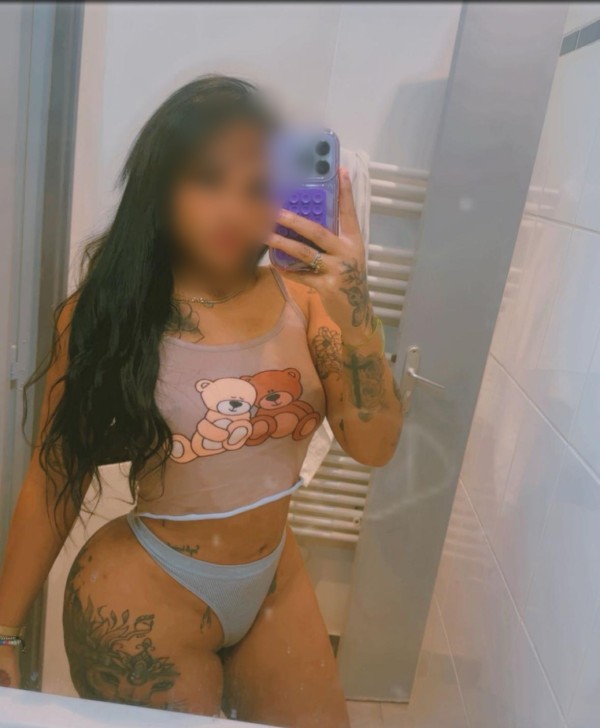 Sara colombiana  hermosa  y muy fiestera