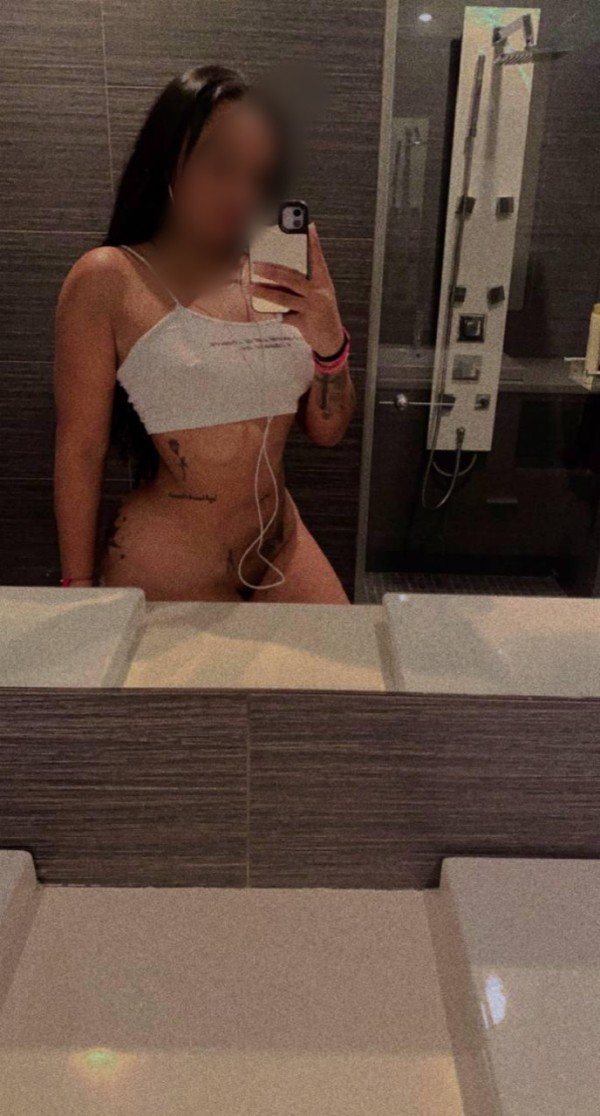Sara colombiana  hermosa  y muy fiestera