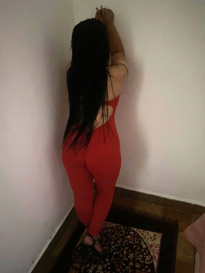 EN PORTO CRISTO MUJER DISPUESTA AL PLACER
