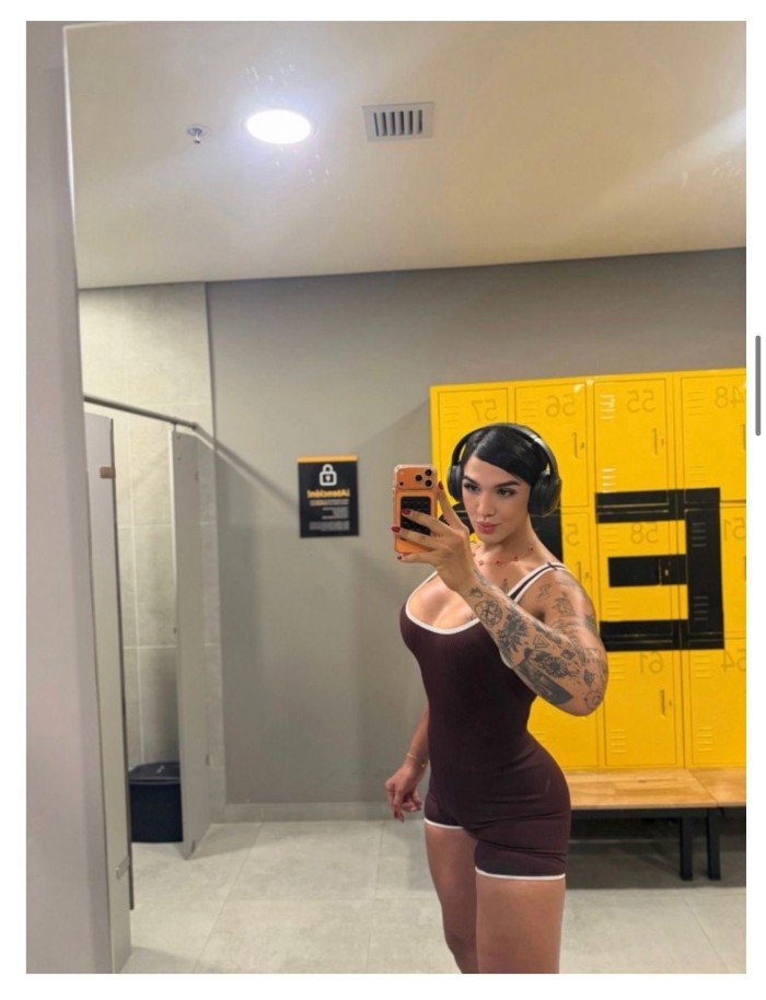 JOVEN TRANS RECIÉN LLEGADA A LEON