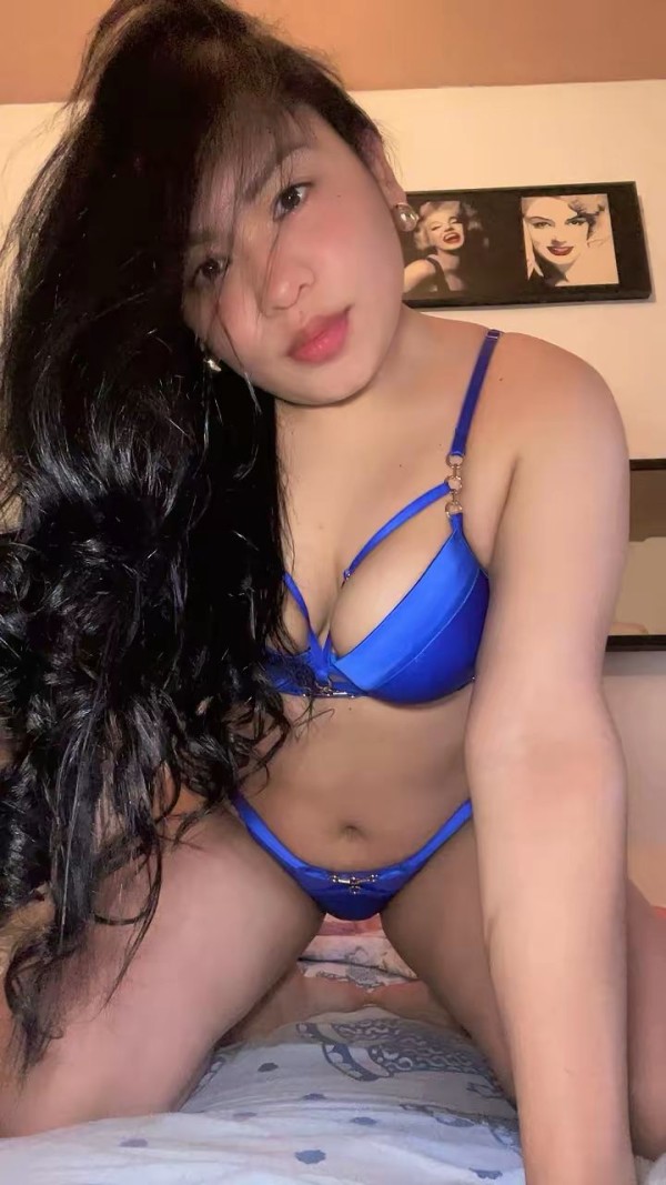 PUTITA EXPERTA EN DAR PLACER TRIOS LESBICO