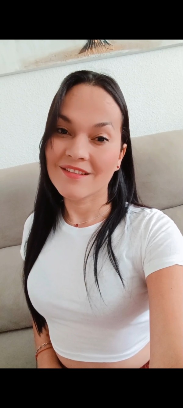 Chica trans colombiana natural