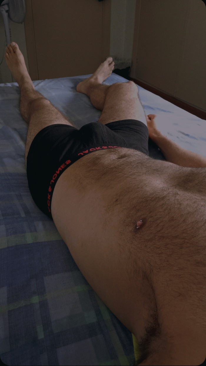 Masculino morboso juguetón complaciente