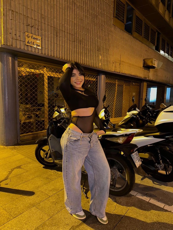 TRAVIESA, ARDIENTE, COMPLACIENTE Y FOGOSA, 607239707