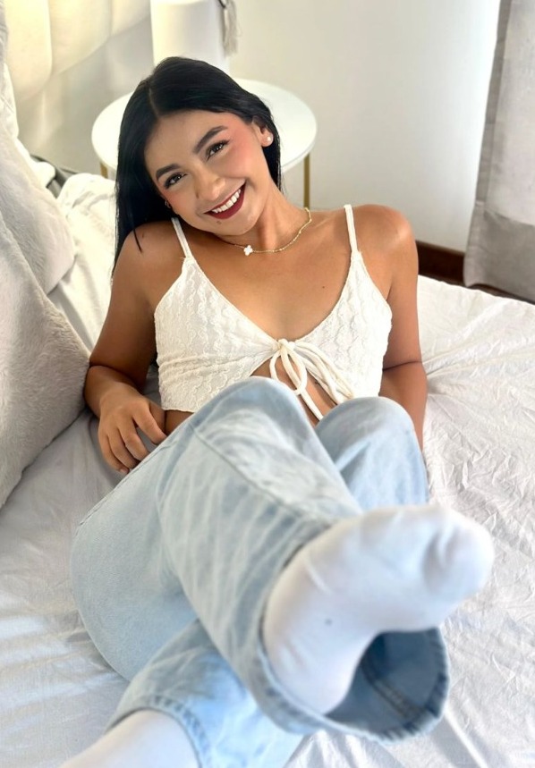 EN Valdebebas JOVENCITA COMPLETA SENSUAL ARDIENTE