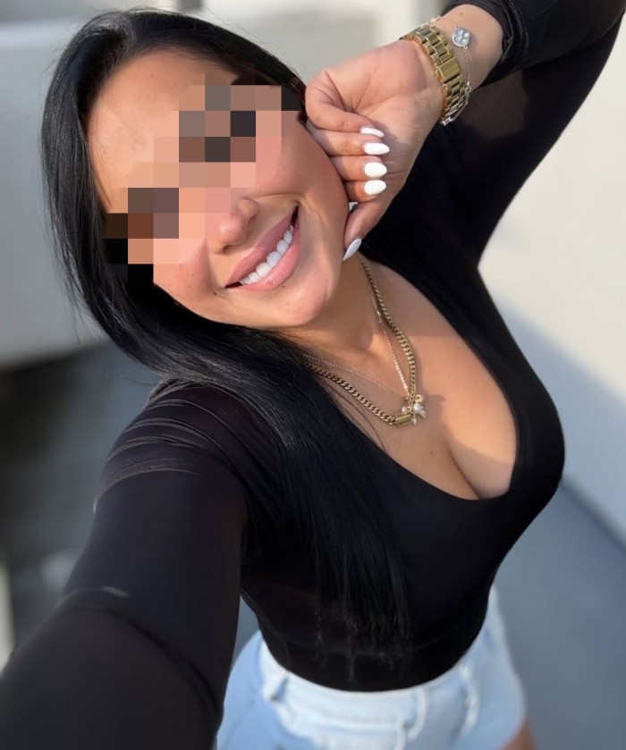 Andrea latina morena primera vez Lleida