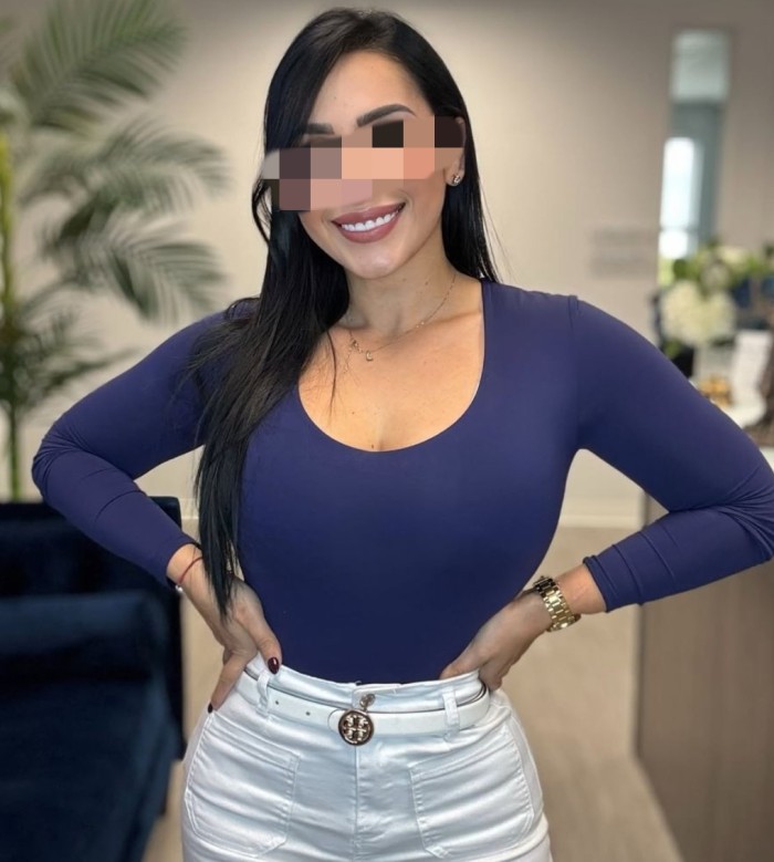 Andrea latina morena primera vez Lleida