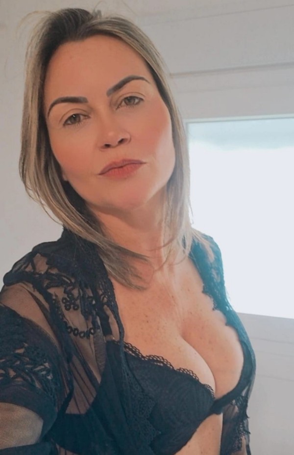Fiestera super sexy rubia con ganas de placer 24h