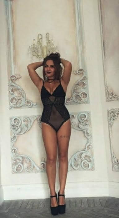 DELICIOSA ENTREGADA CACHONDA DESEOSA DE PLACER