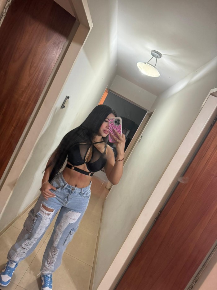 ESTRELLA: Sexy, divertida y con ganas de complacer