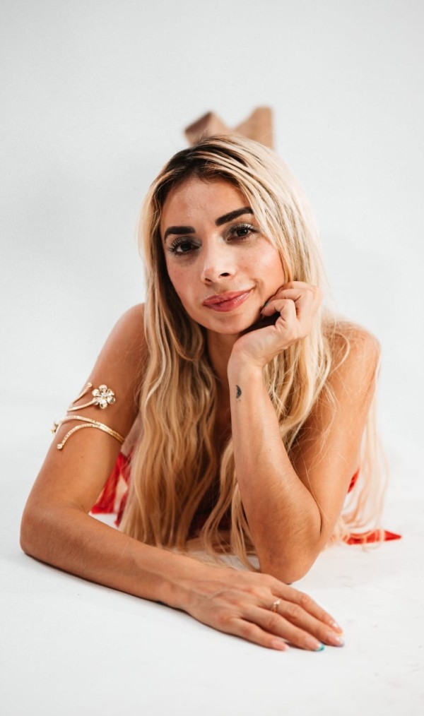 Impresionante rubia de LUJO con ganas de FOLLAR