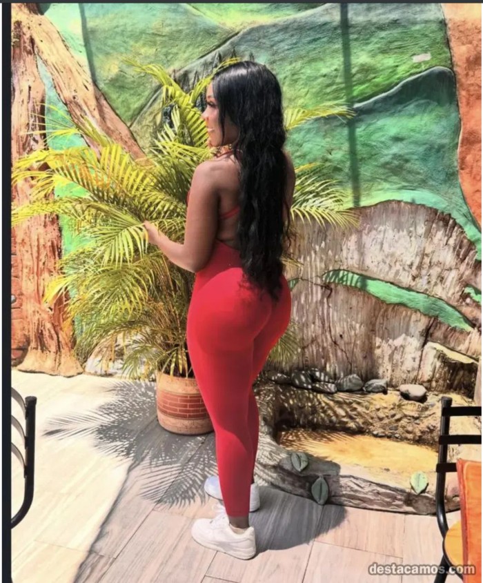Linda morenita cachonda , cariñosa, fiestera