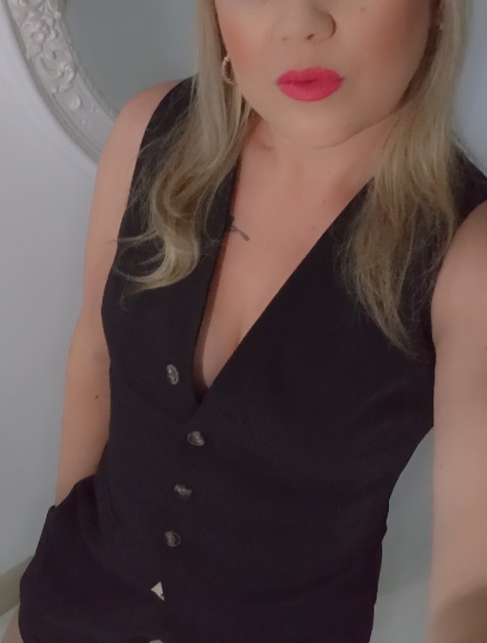 Juguetona traviesa morbosa juega con tu polla