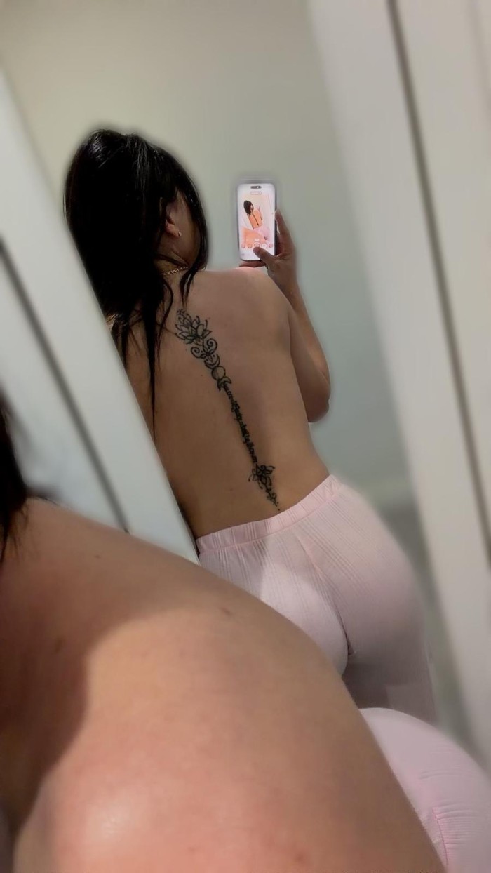 TENGO UN DELICIOSO CHOCHITO ESPERANDOTE