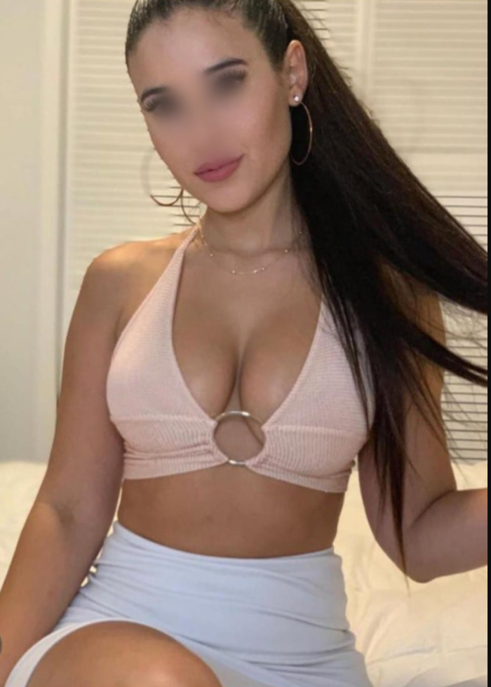 CHICA HERMOSA SIN NOVIO TRAVIESA CACERES