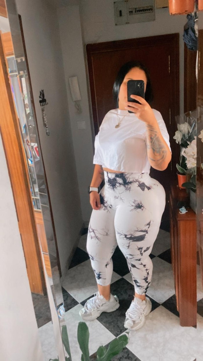 LA REINA DEL ANAL mujeron implicada y complaciente