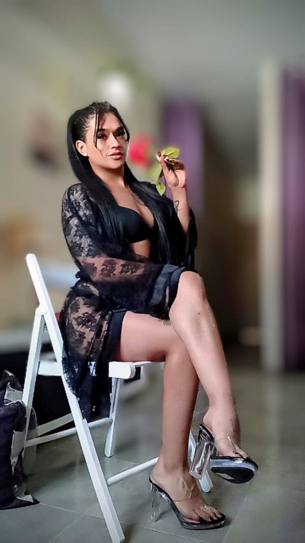 SUPER EXPLOSIVA Y ARDIENTE DE PASO POR TU ZONA POCOS DIAS