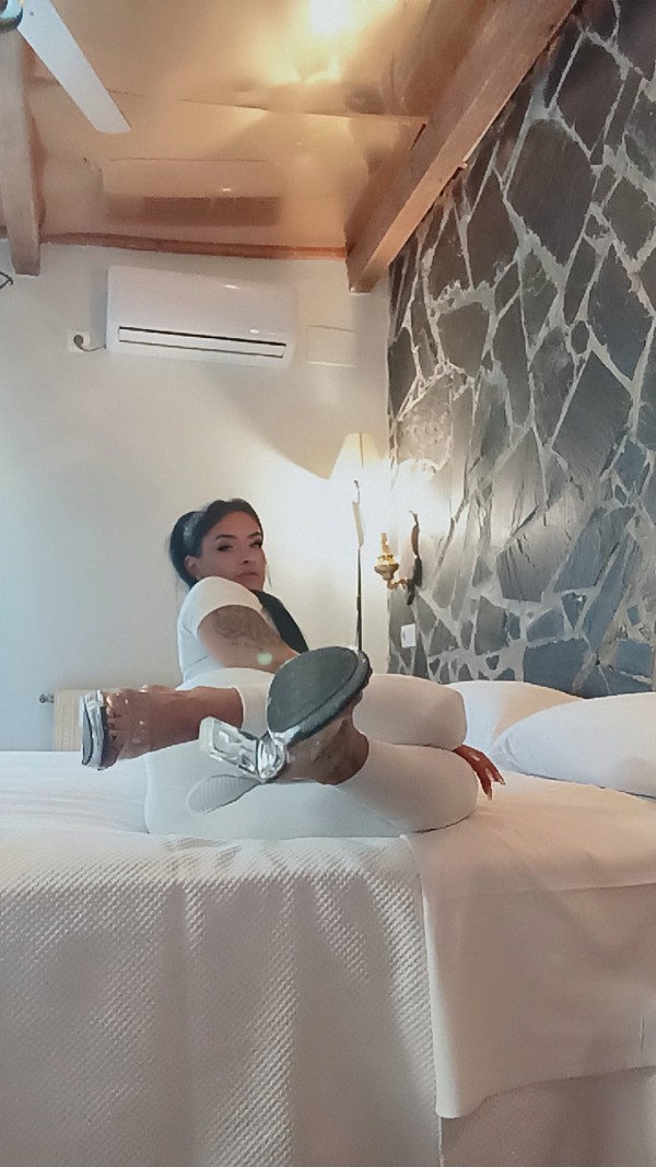 SUPER EXPLOSIVA Y ARDIENTE DE PASO POR TU ZONA POCOS DIAS