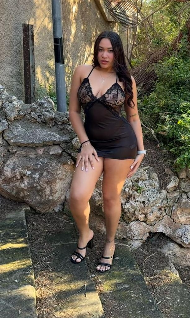 MUJER DELICIOSA FIESTERA EN PORTO CRISTO