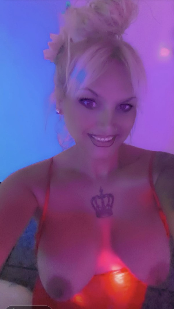 Sesiones BDSM ABDL estrapong arnés copro lluvia sexo natural