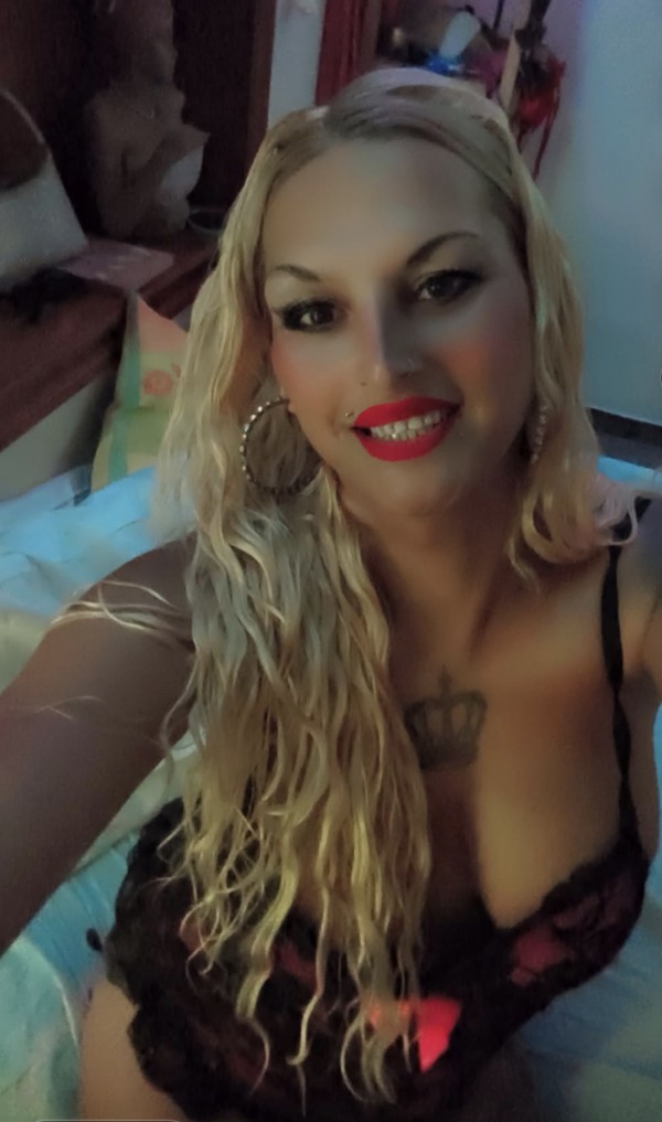 Sesiones BDSM ABDL estrapong arnés copro lluvia sexo natural