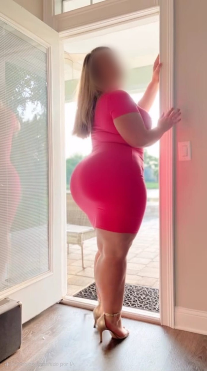 MUJER DELICIOSA COMPLACIENTE EN PUERRTA DE ANGEL