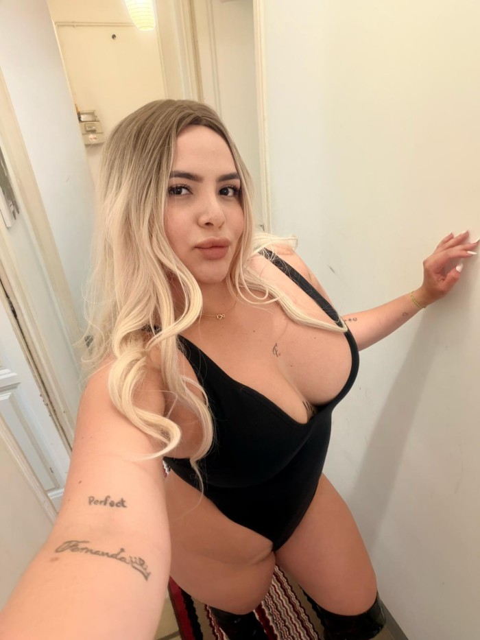 Fiesta morb y placer rubia muy perra fiestera a to