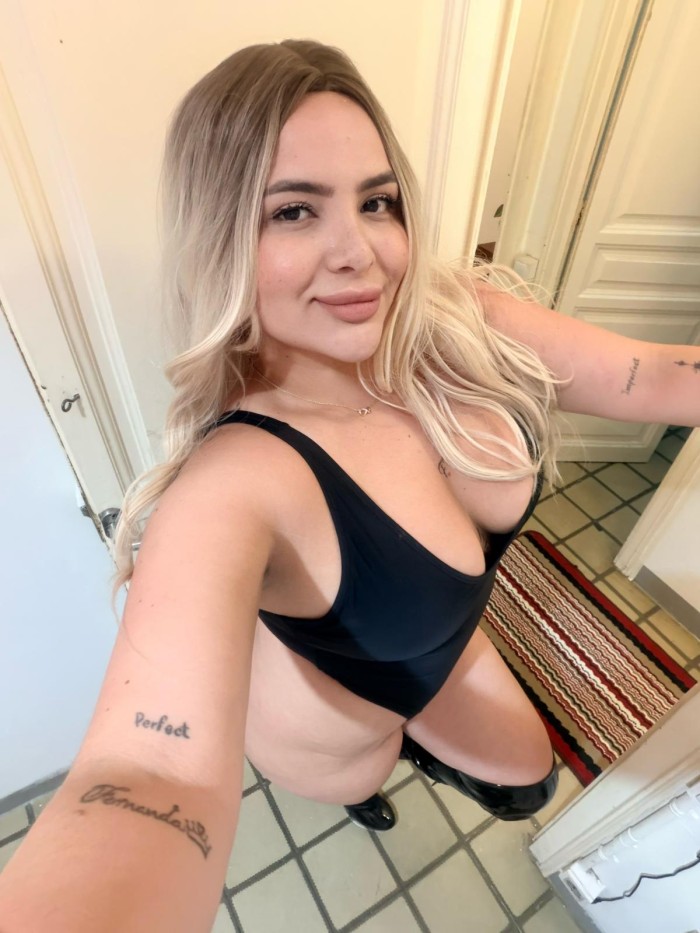 Fiesta morb y placer rubia muy perra fiestera a to