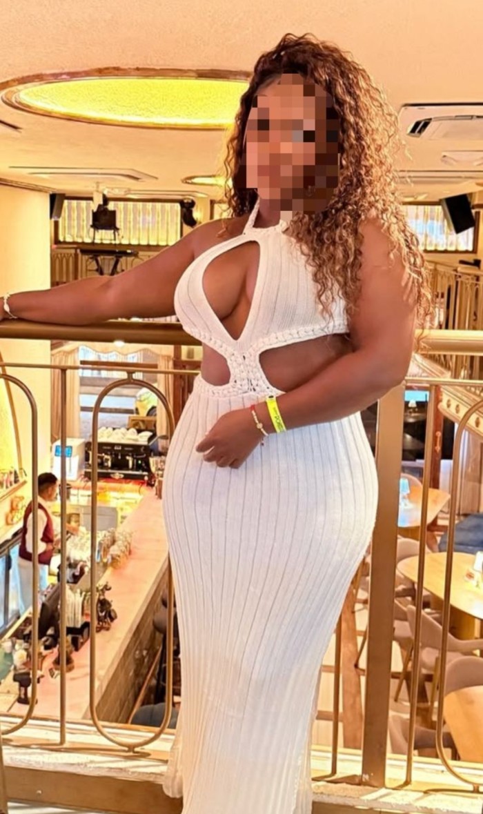COLOMBIANA DE LUJO EXPLOSIVA Y MORBOSA. SALIDAS