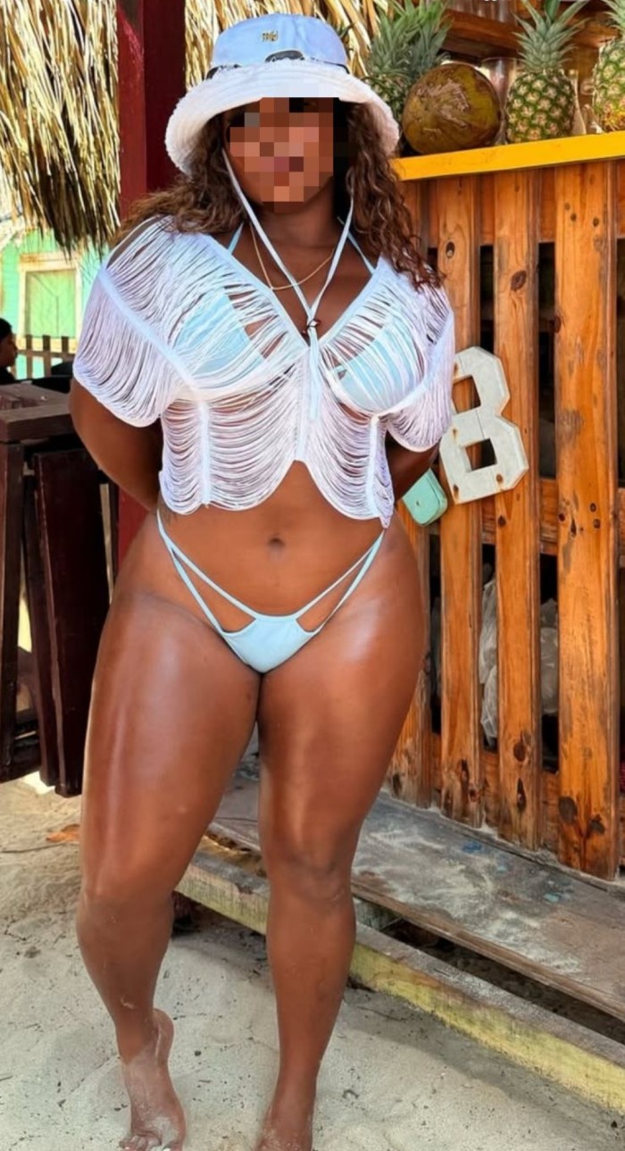 COLOMBIANA DE LUJO EXPLOSIVA Y MORBOSA. SALIDAS