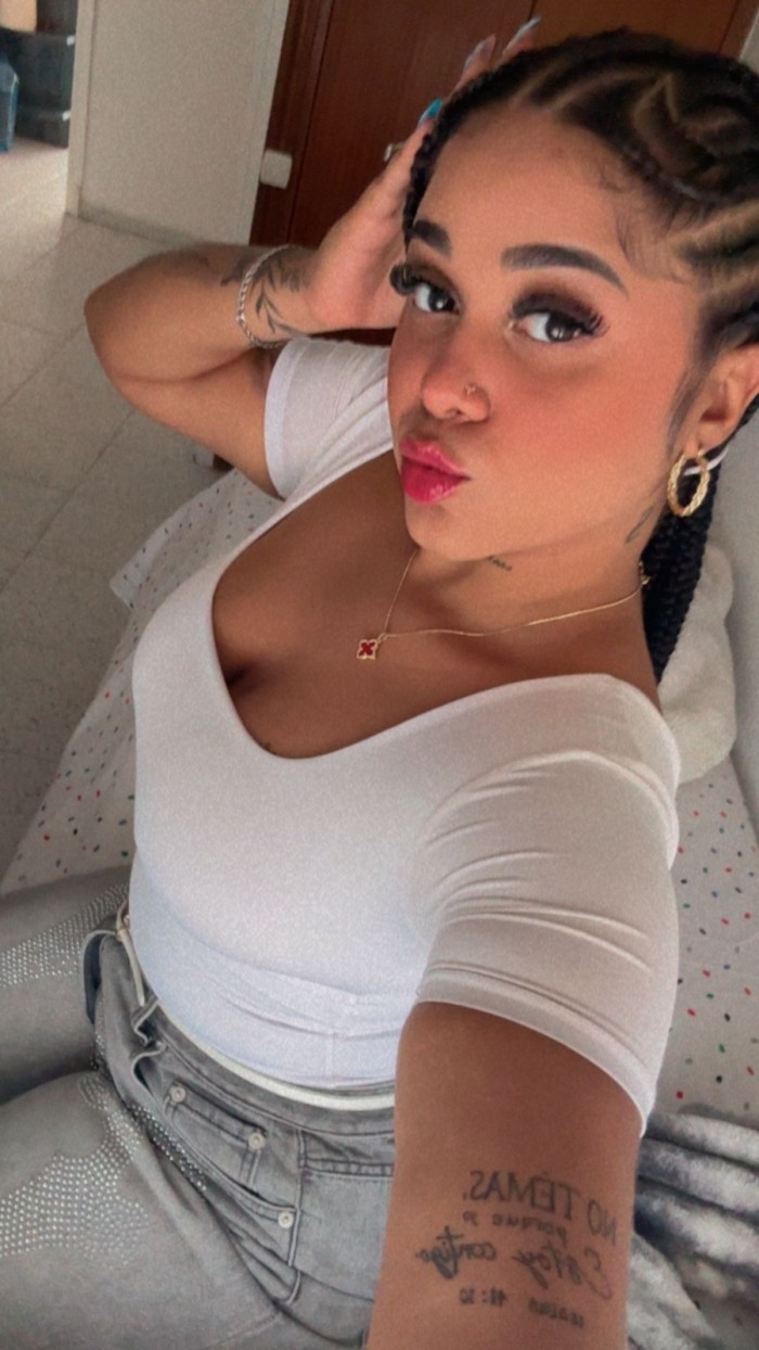 QUIERO PASARLA RICO HOY,ESTOY MOJADITA PARA TI