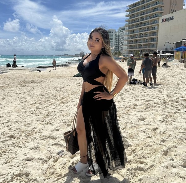 Colombiana mamasita llena de placer para ti