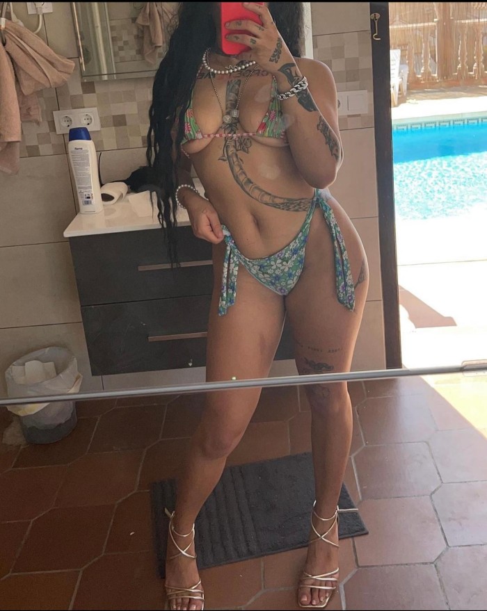 ESCORT ESPAÑOLA CACHONDA COMEME EN CUATRO NOVEDAD