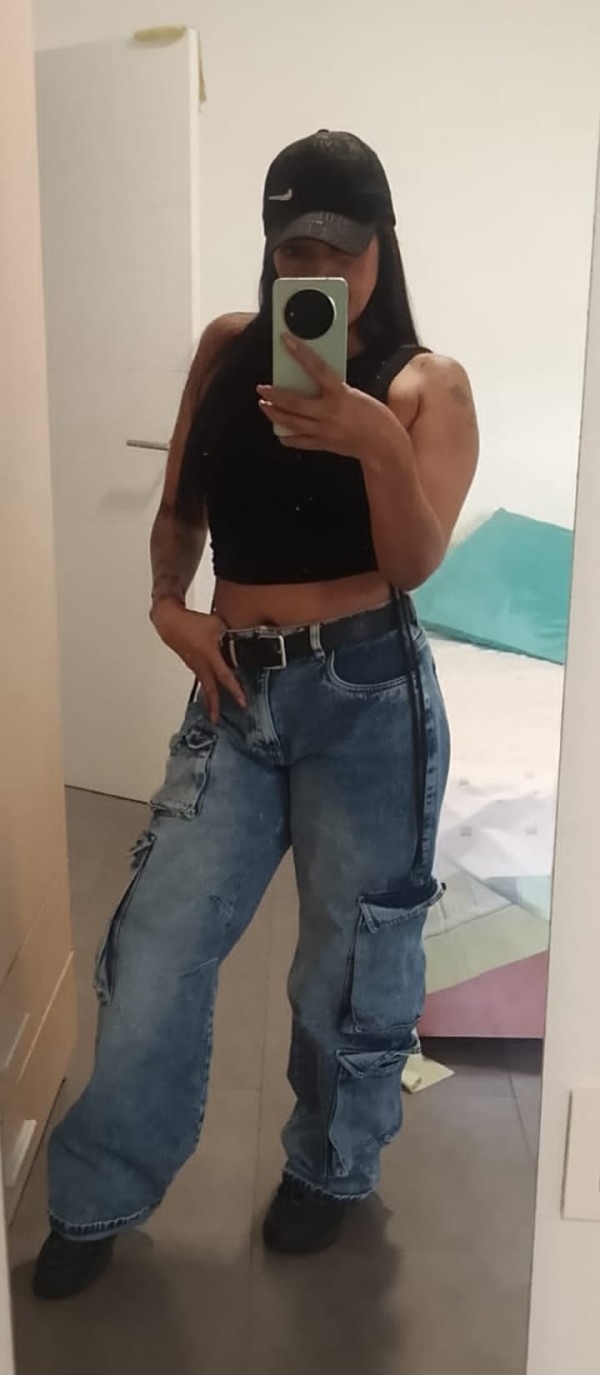 Madurita muy caliente viciosilla y encantadora festera