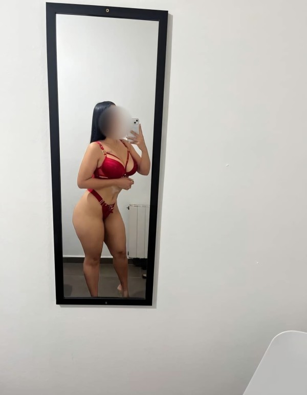 RECIÉN LLEGADA Y MUY GUAPA 50ROSAS