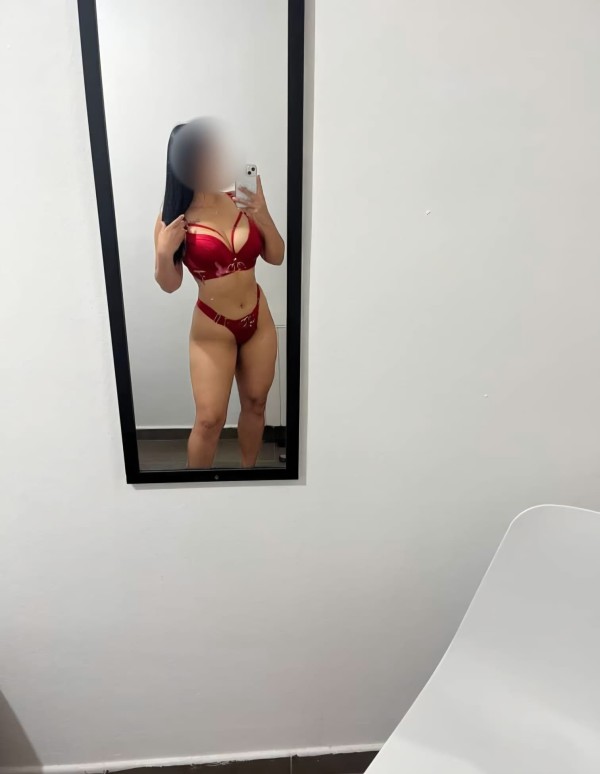 RECIÉN LLEGADA Y MUY GUAPA 50ROSAS