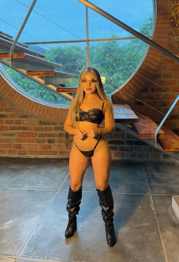 ESTEFANY NOVEDAD MUY FIESTERA, GOLOSA Y CACHONDA